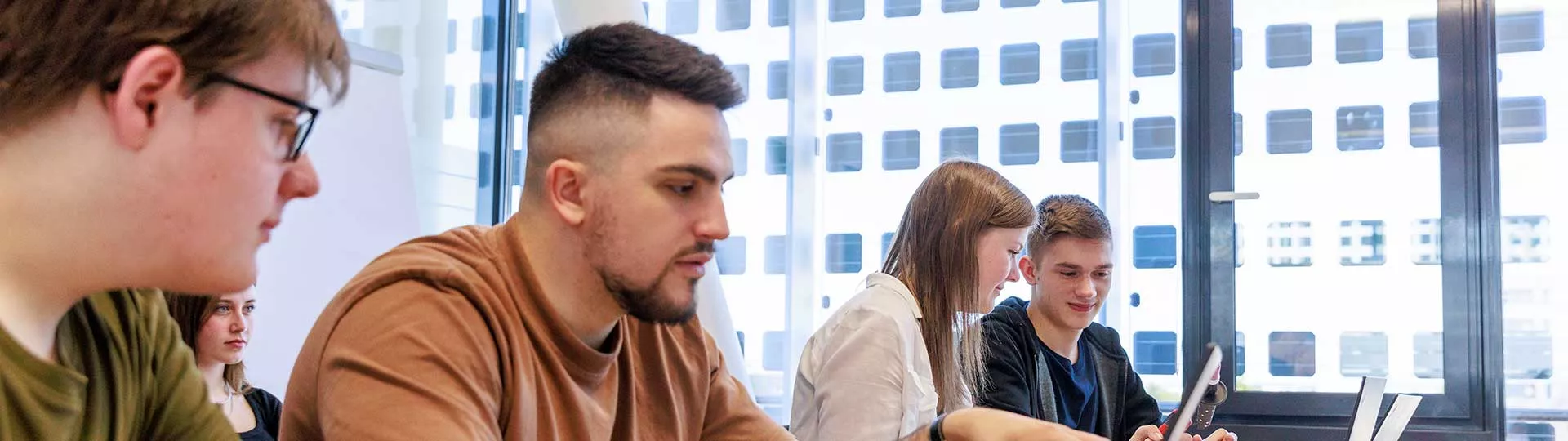 Students learn with the Welducation Simulator