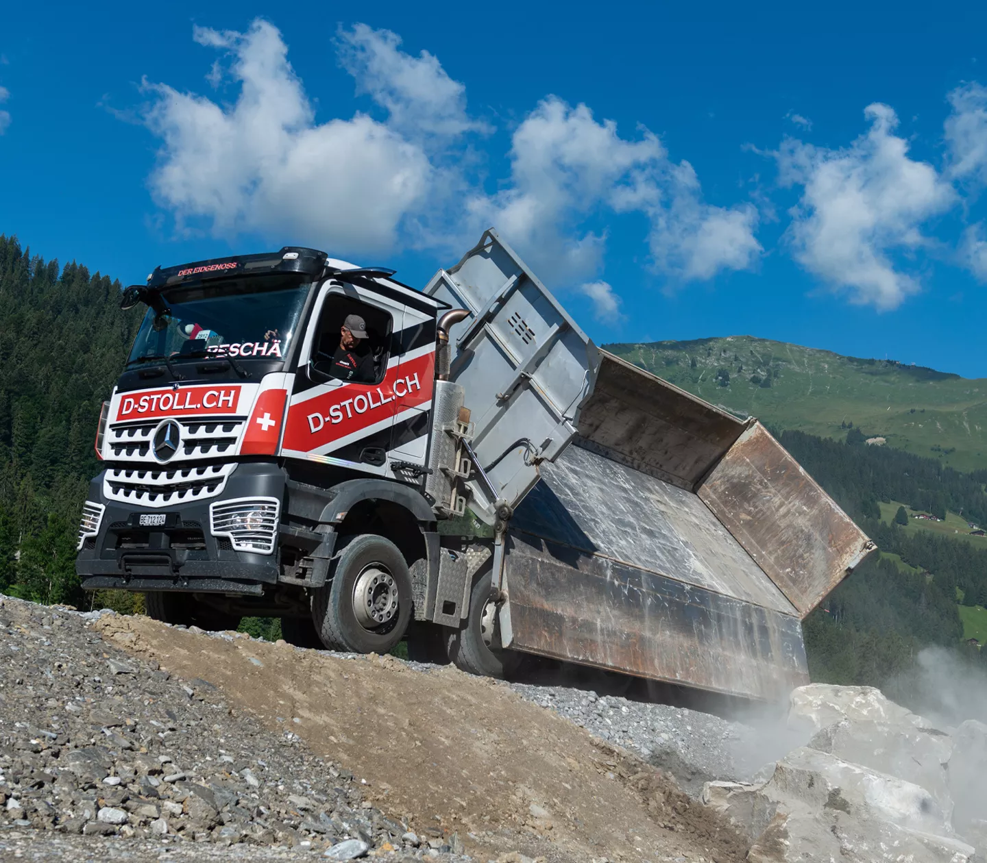 Truck unloads cargo 